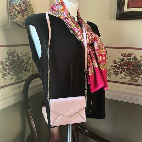 Kate Spade pink Saffiano leather envelope crossbody in EUC - Picture 2 of 15